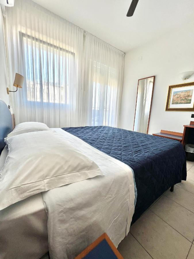 Hotel B&B Montecarlo Milano Marittima Kültér fotó