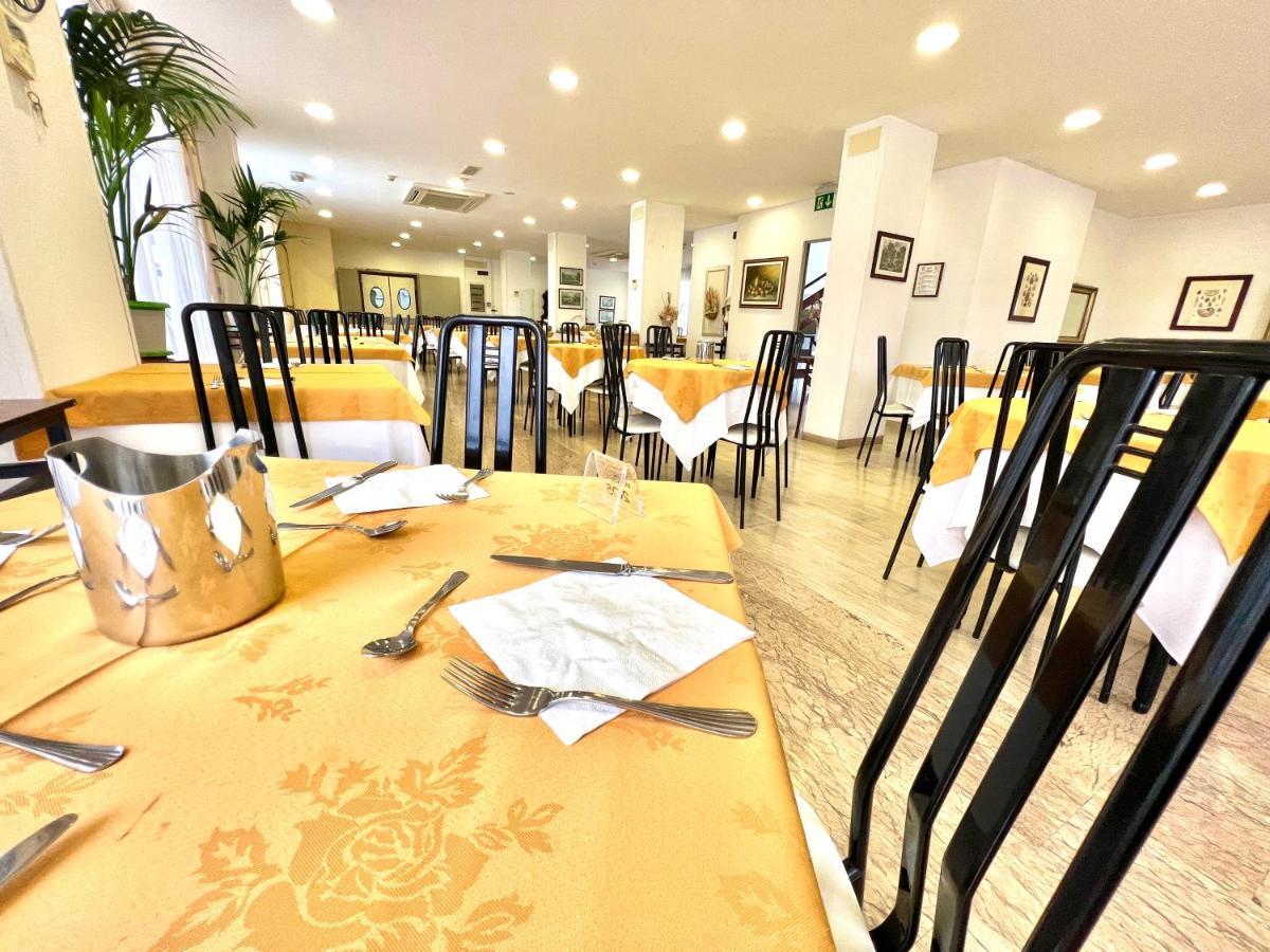 Hotel B&B Montecarlo Milano Marittima Kültér fotó