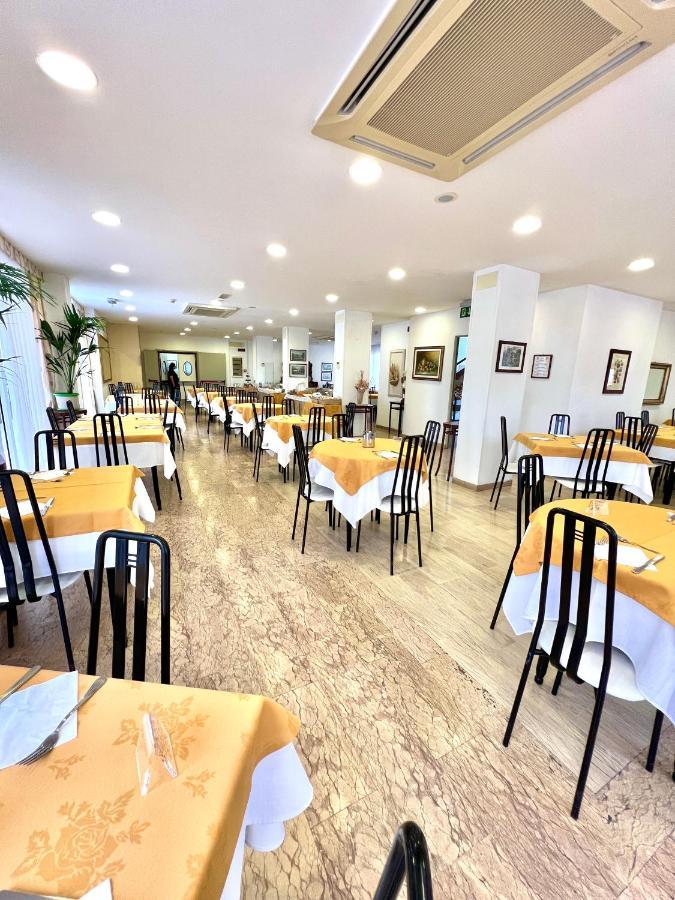 Hotel B&B Montecarlo Milano Marittima Kültér fotó